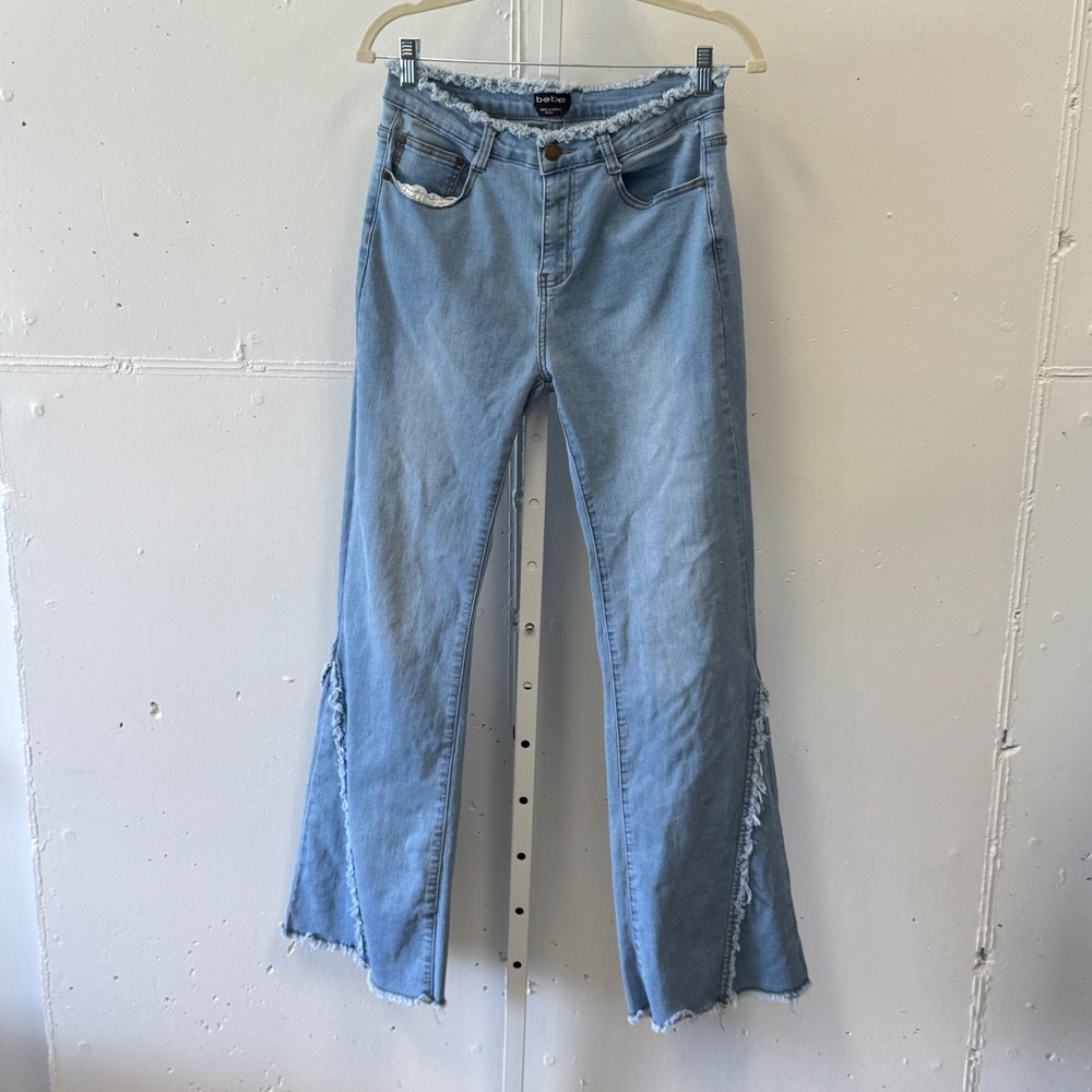 Bebe Light Wash Frayed Waist Flare Jeans Size 8/29 Distressed Boho Festival